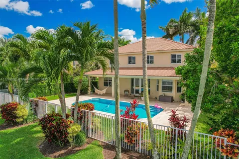 1092 Lavender Cir, Weston FL 33327
