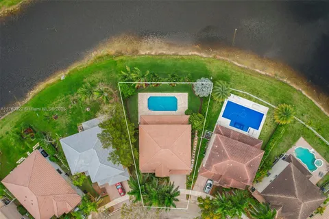 1092 Lavender Cir, Weston FL 33327