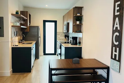 8333 Harding Ave # 4, Miami Beach FL 33141