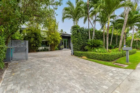 635 Curtiswood Dr, Key Biscayne FL 33149