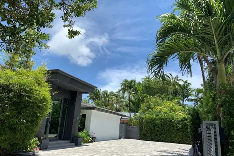 635 Curtiswood Dr, Key Biscayne FL 33149