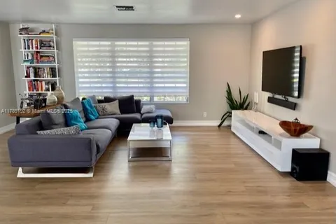 17020 SW 87th Ave, Palmetto Bay FL 33157
