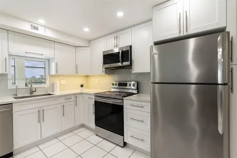601 Three Islands Blvd # 402, Hallandale Beach FL 33009