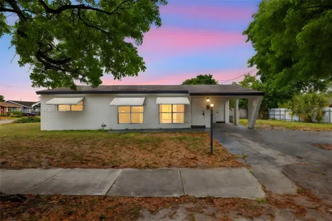 1920 N 66th Ave, Hollywood FL 33024