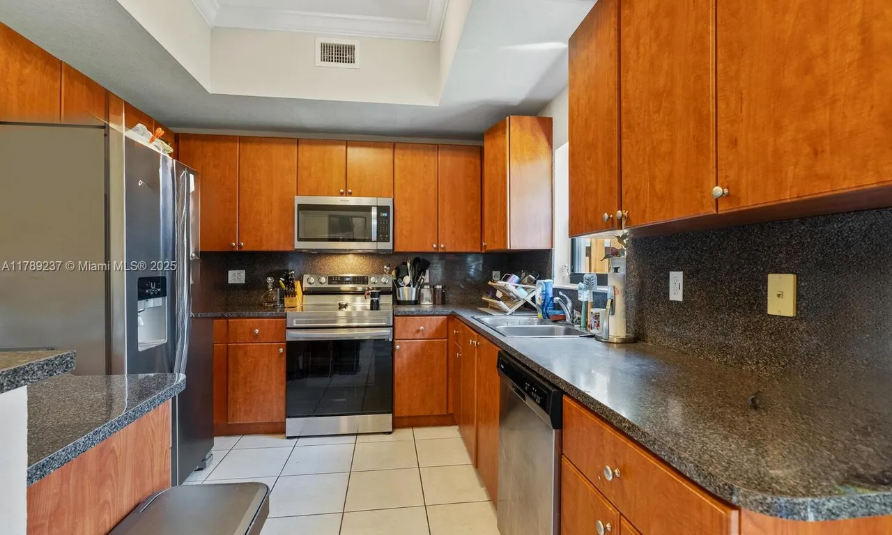 21937 SW 88th Path, Cutler Bay FL 33190