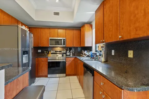 21937 SW 88th Path, Cutler Bay FL 33190