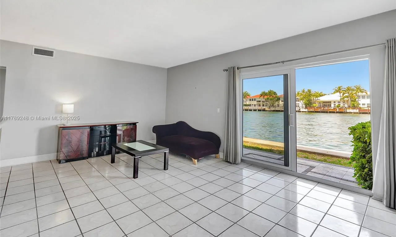 2200 S Ocean Dr # N116, Hollywood FL 33019