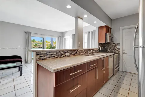2200 S Ocean Dr # N116, Hollywood FL 33019