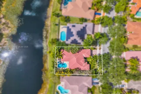 3739 Oak Ridge Cir, Weston FL 33331