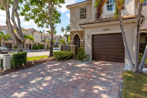 9371 SW 221st Way, Cutler Bay FL 33190