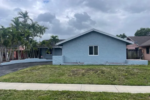 7522 SW 6th St, North Lauderdale FL 33068