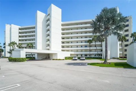 19800 Sandpointe Bay Dr # 506, Tequesta FL 33469