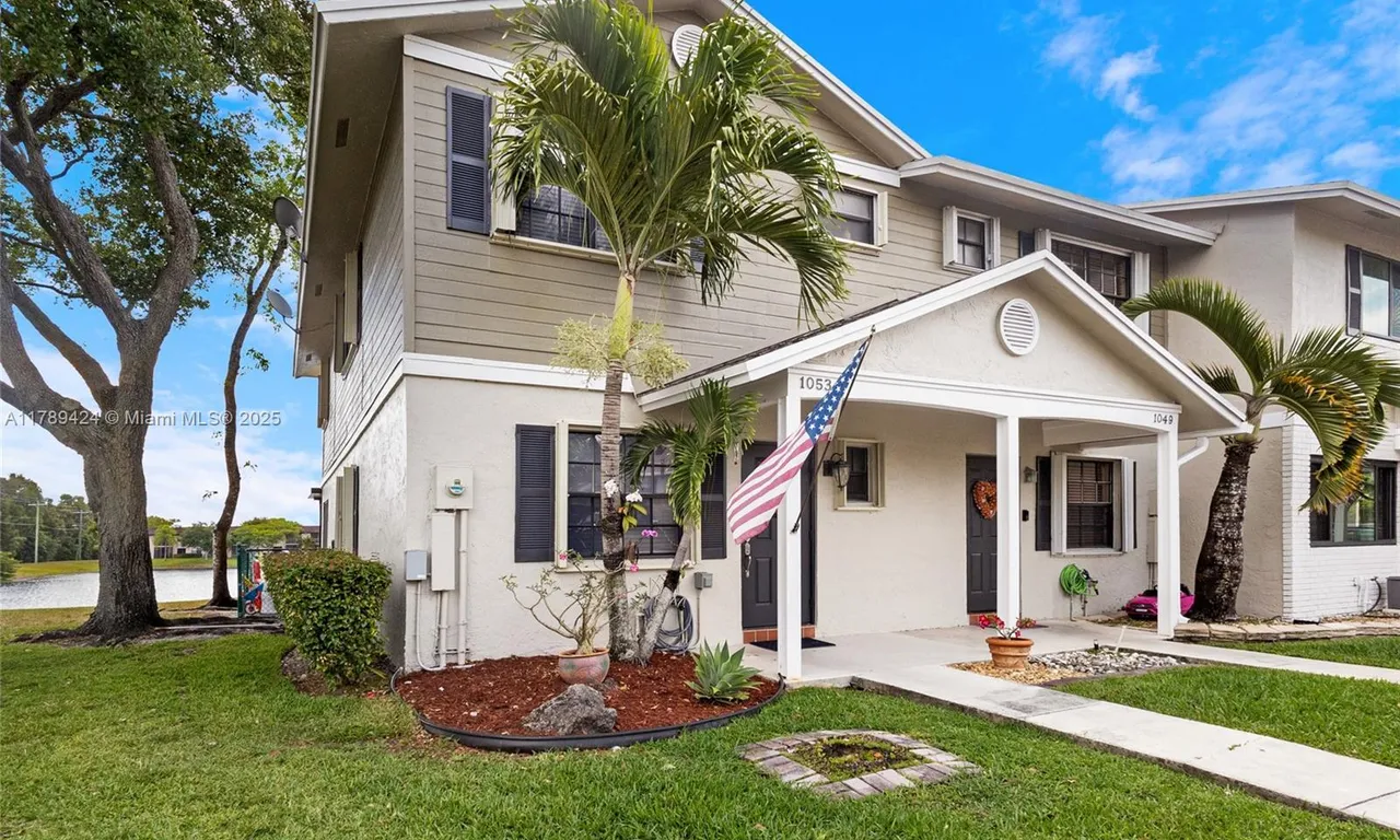 1053 NW 107th Ave, Pembroke Pines FL 33026