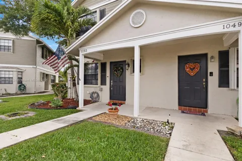 1053 NW 107th Ave, Pembroke Pines FL 33026