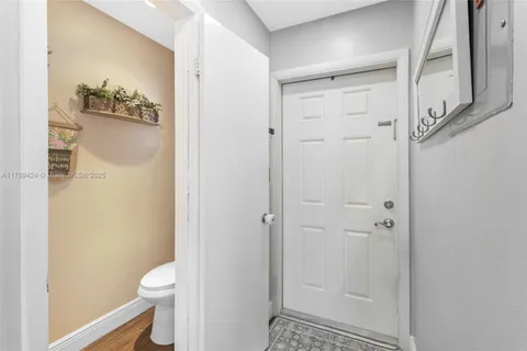 1053 NW 107th Ave, Pembroke Pines FL 33026