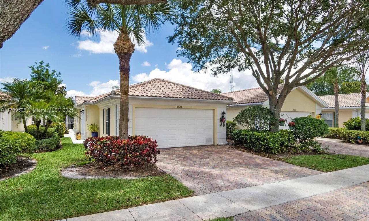 8199 Saint Johns Ct, Wellington FL 33414