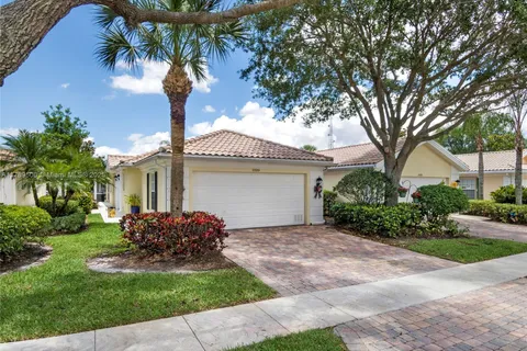 8199 Saint Johns Ct, Wellington FL 33414