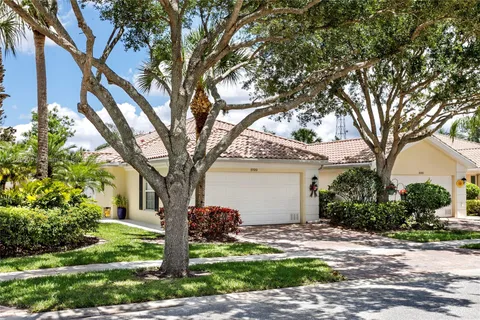 8199 Saint Johns Ct, Wellington FL 33414