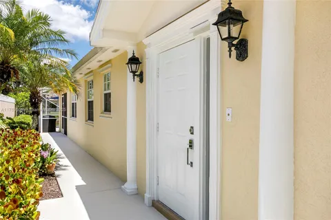 8199 Saint Johns Ct, Wellington FL 33414