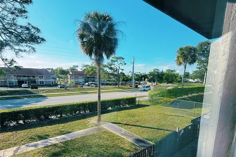2106 Sherwood Forest Blvd # 17, West Palm Beach FL 33415