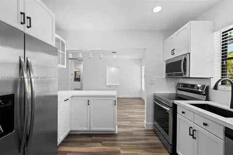 1635 Liberty St, Hollywood FL 33020