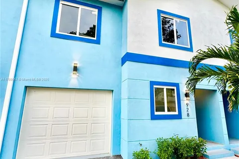 928 NW 2nd St, Fort Lauderdale FL 33311