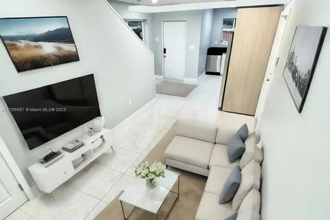 928 NW 2nd St, Fort Lauderdale FL 33311