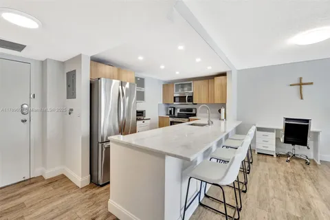 800 SE 20th Ave # 303, Deerfield Beach FL 33441
