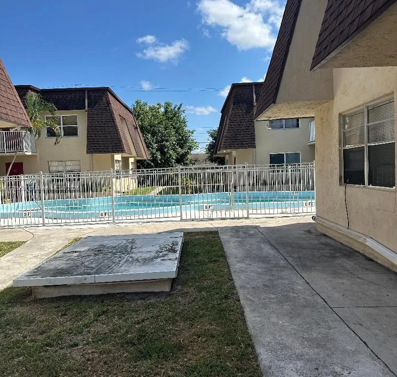 4524 SW 54th St, Dania Beach FL 33314