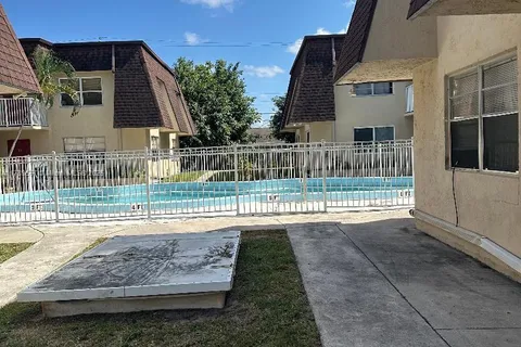 4524 SW 54th St, Dania Beach FL 33314
