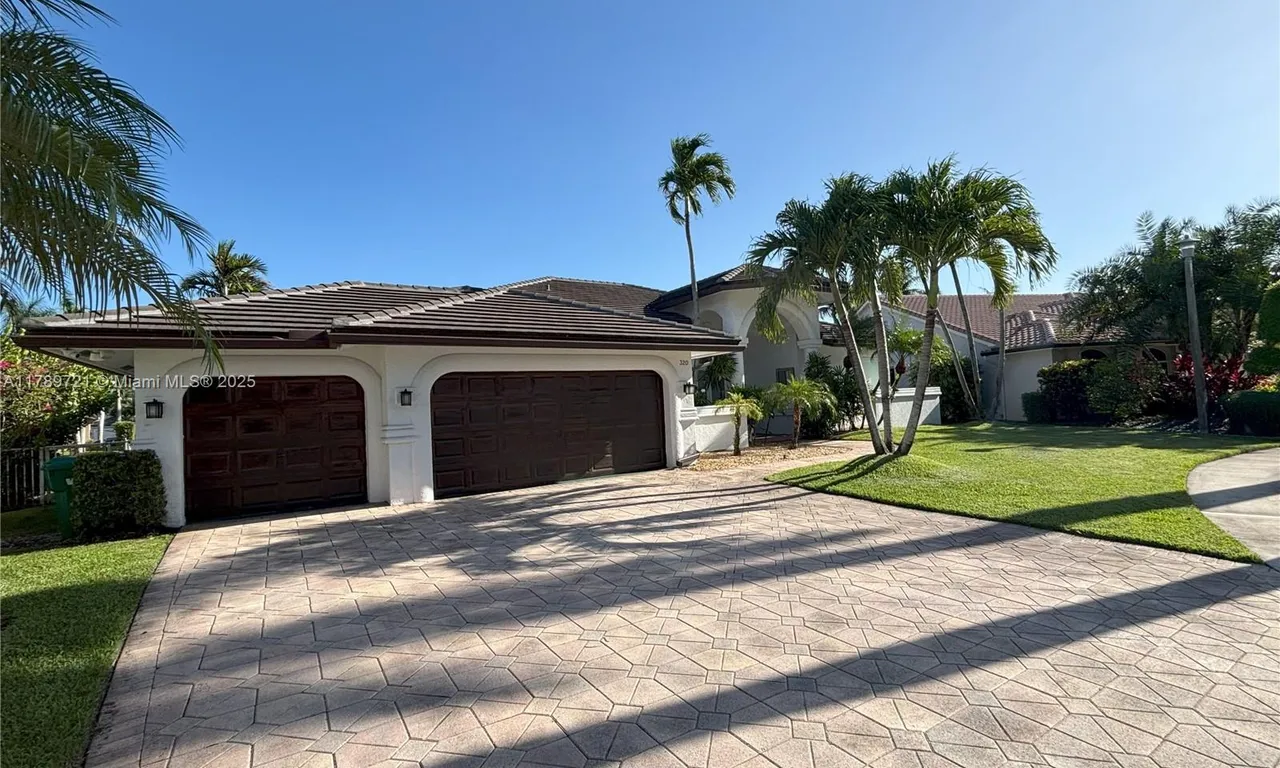 320 Windmill Palm Ave, Plantation FL 33324