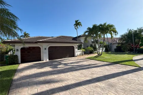 320 Windmill Palm Ave, Plantation FL 33324