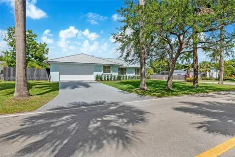 8400 SW 184th Ln, Cutler Bay FL 33157