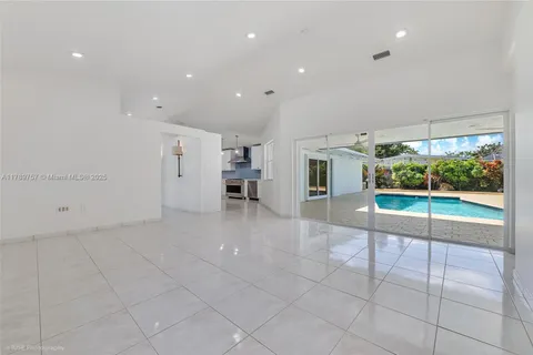 8400 SW 184th Ln, Cutler Bay FL 33157