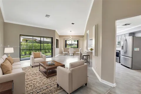 129 Chelsea Ln, Plantation FL 33324