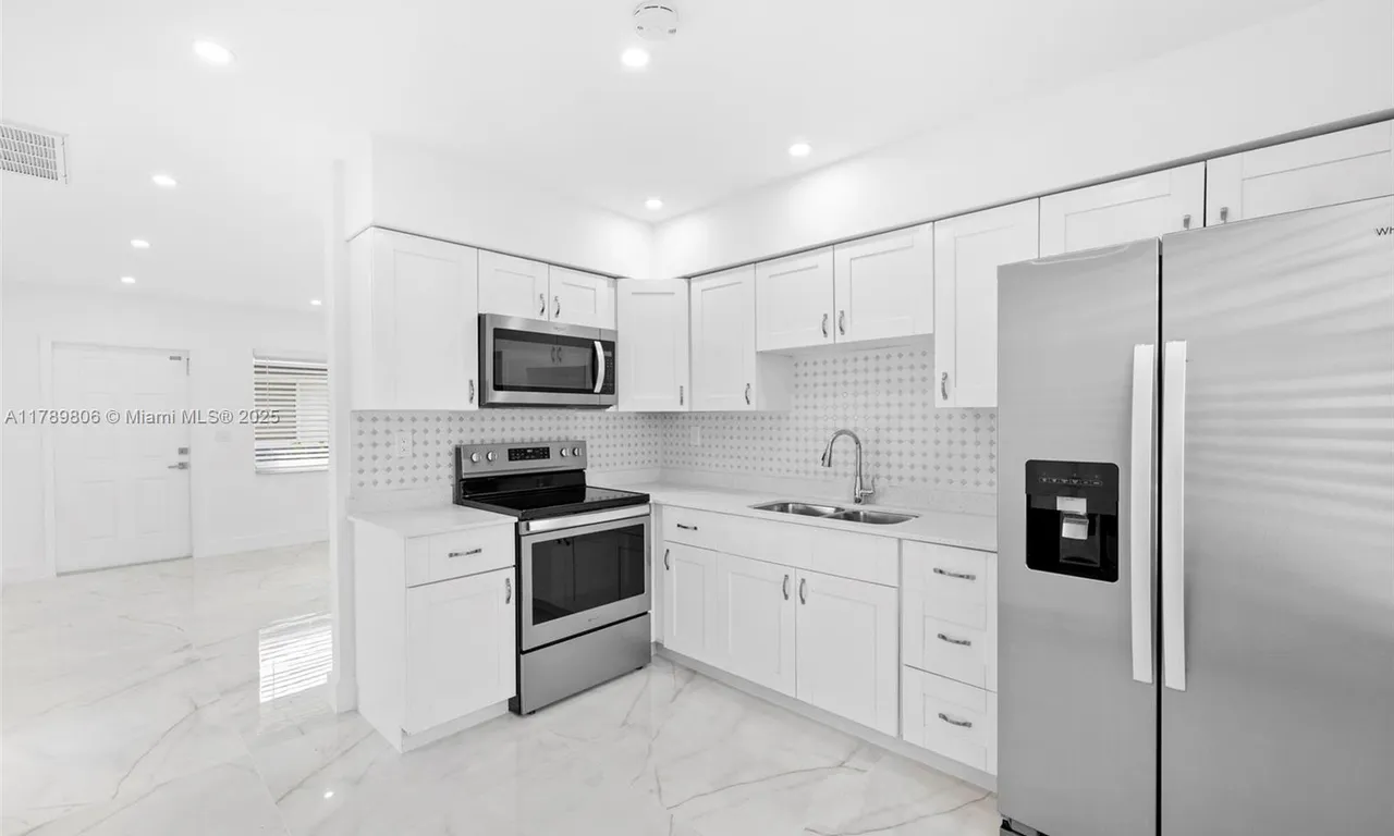 1431 N 14th Way # B, Hollywood FL 33020