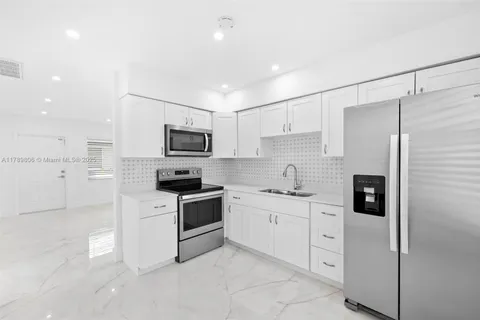 1431 N 14th Way # B, Hollywood FL 33020