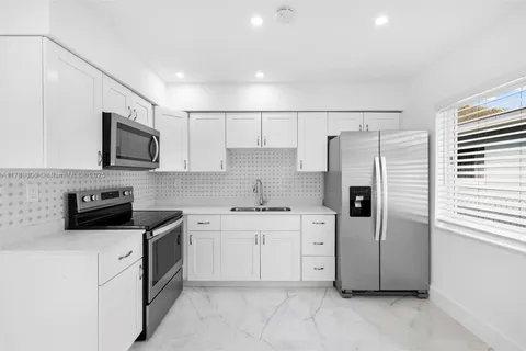 1431 N 14th Way # B, Hollywood FL 33020
