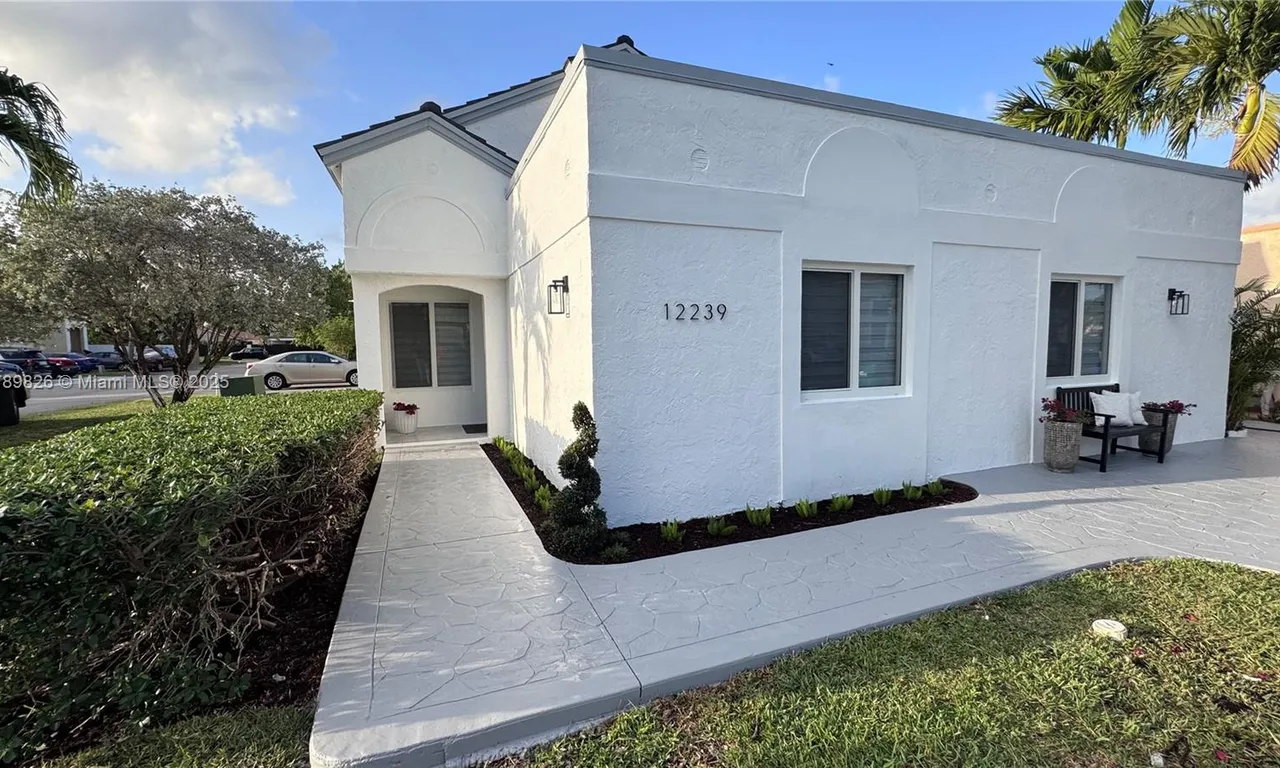 12239 NW 7th St, Miami FL 33182