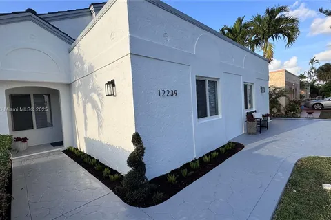12239 NW 7th St, Miami FL 33182