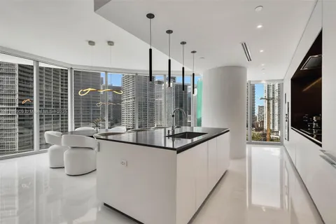 300 Biscayne Blvd Way # 2007W, Miami FL 33130