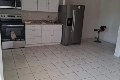 71 NW 76th St # 7, Miami FL 33150