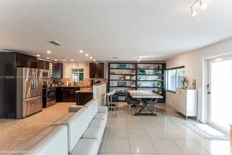 5901 NE 4th Ave, Oakland Park FL 33334