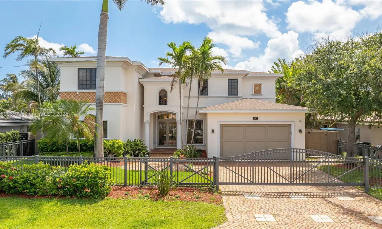 260 NE Wavecrest Ct, Boca Raton FL 33432