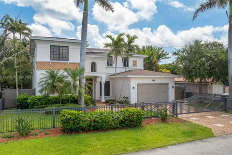 260 NE Wavecrest Ct, Boca Raton FL 33432