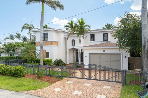 260 NE Wavecrest Ct, Boca Raton FL 33432