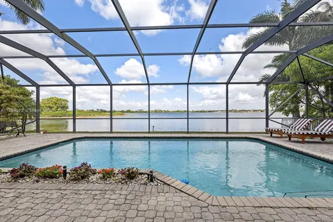 1206 NW 180th Ave, Pembroke Pines FL 33029