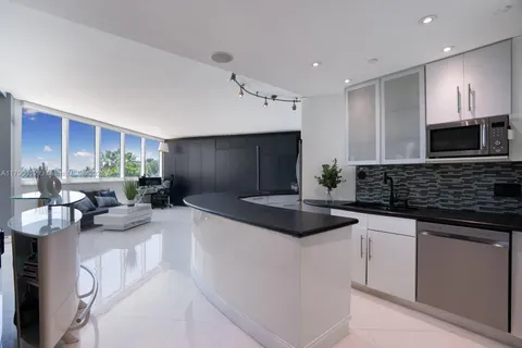 300 S Pointe Dr # 402, Miami Beach FL 33139
