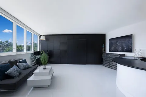 300 S Pointe Dr # 402, Miami Beach FL 33139