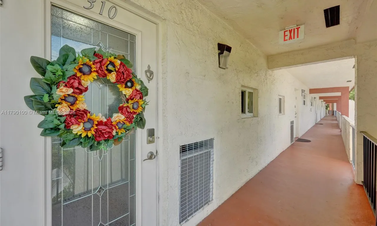 830 S Hollybrook Dr # 310, Pembroke Pines FL 33025